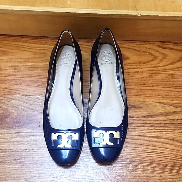 Tory Burch Shoes - Tory Burch shiny navy blue shoes size 6 M great condition